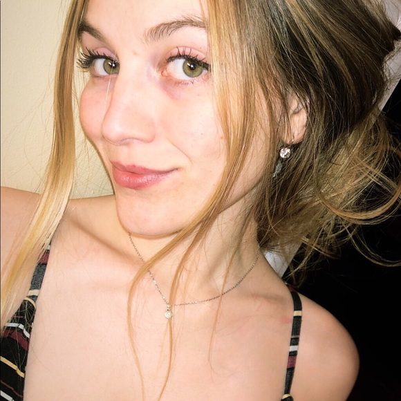 Hey I’m Tess - Picture 1 of 5